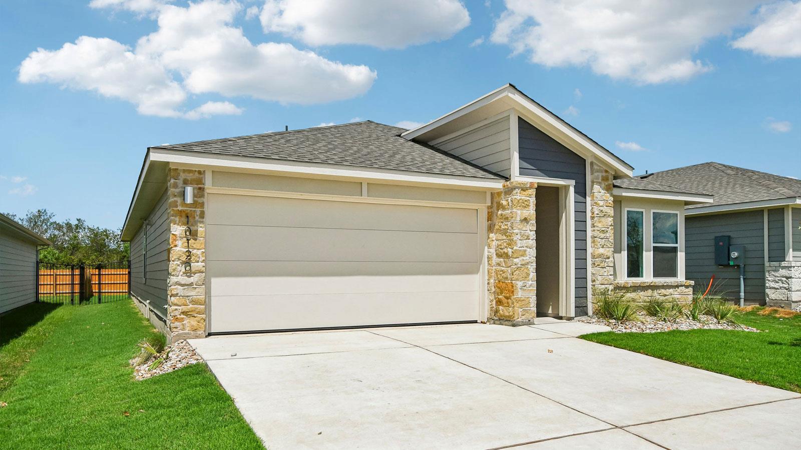 Photo 2 of Sale Pending at 10120 Curb Strap Dr, Austin, TX 78724 | MLS# 7913529 | Listing updated on 2026-09-21