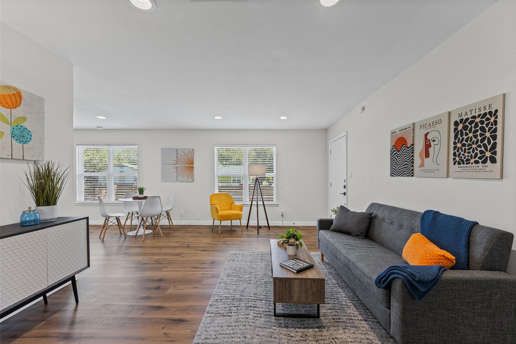 Photo 3 of Sale Pending at 6211 Palm Cir, Austin, TX 78741 | MLS# 3274995 | Listing updated on 2026-09-21
