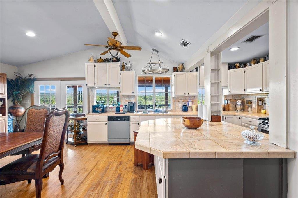 Photo 4 of Single family home for sale at 3615 Peninsular Dr, Marble Falls, TX 78654 | MLS# 5794027 | Listing updated on 2026-09-21