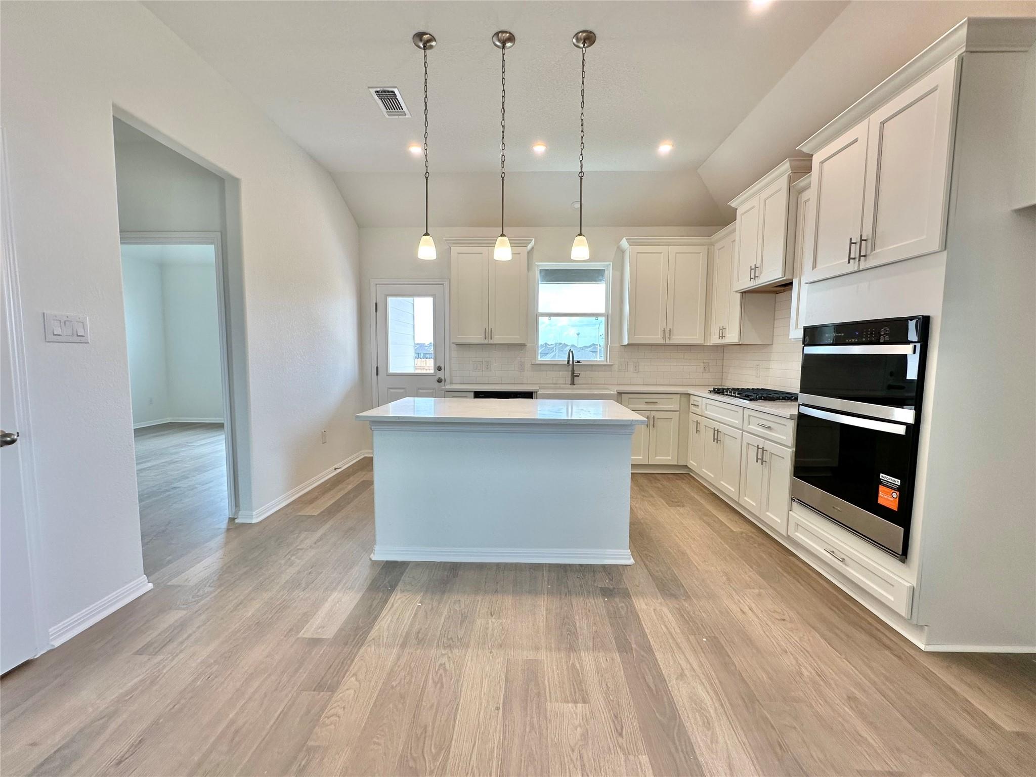 Photo 2 of Single family home for sale at 526 Elephant Is Loop, Kyle, TX 78640 | MLS# 5333593 | Listing updated on 2026-09-24