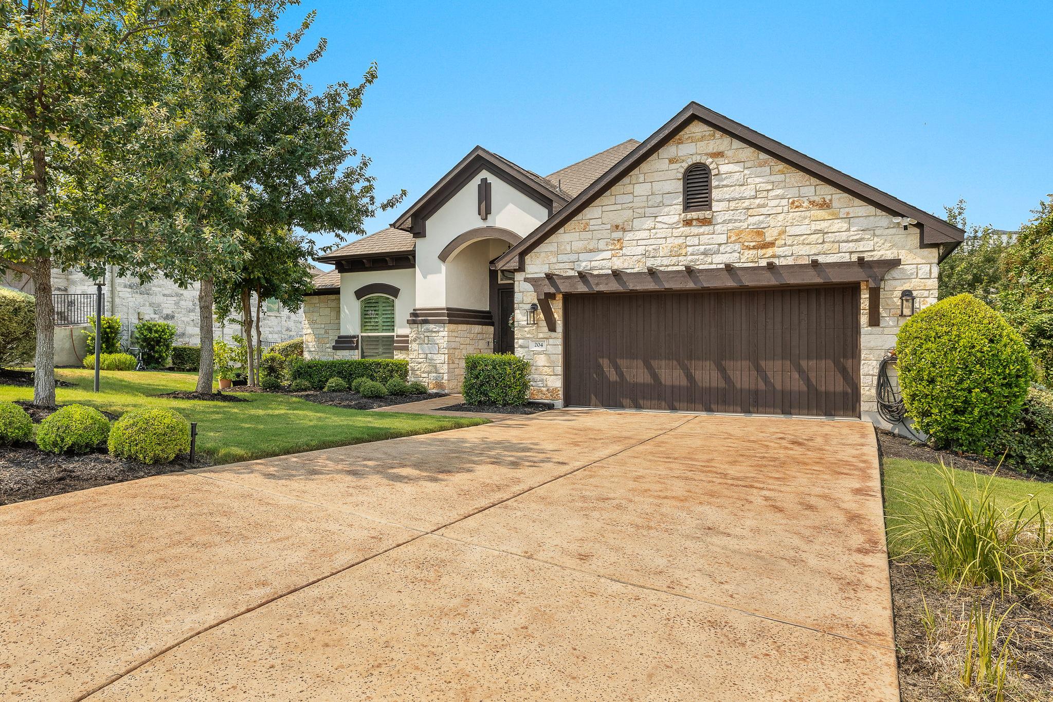 Single family home for sale at 204 Everton Cv, Lakeway, TX 78738 | MLS# 2593870