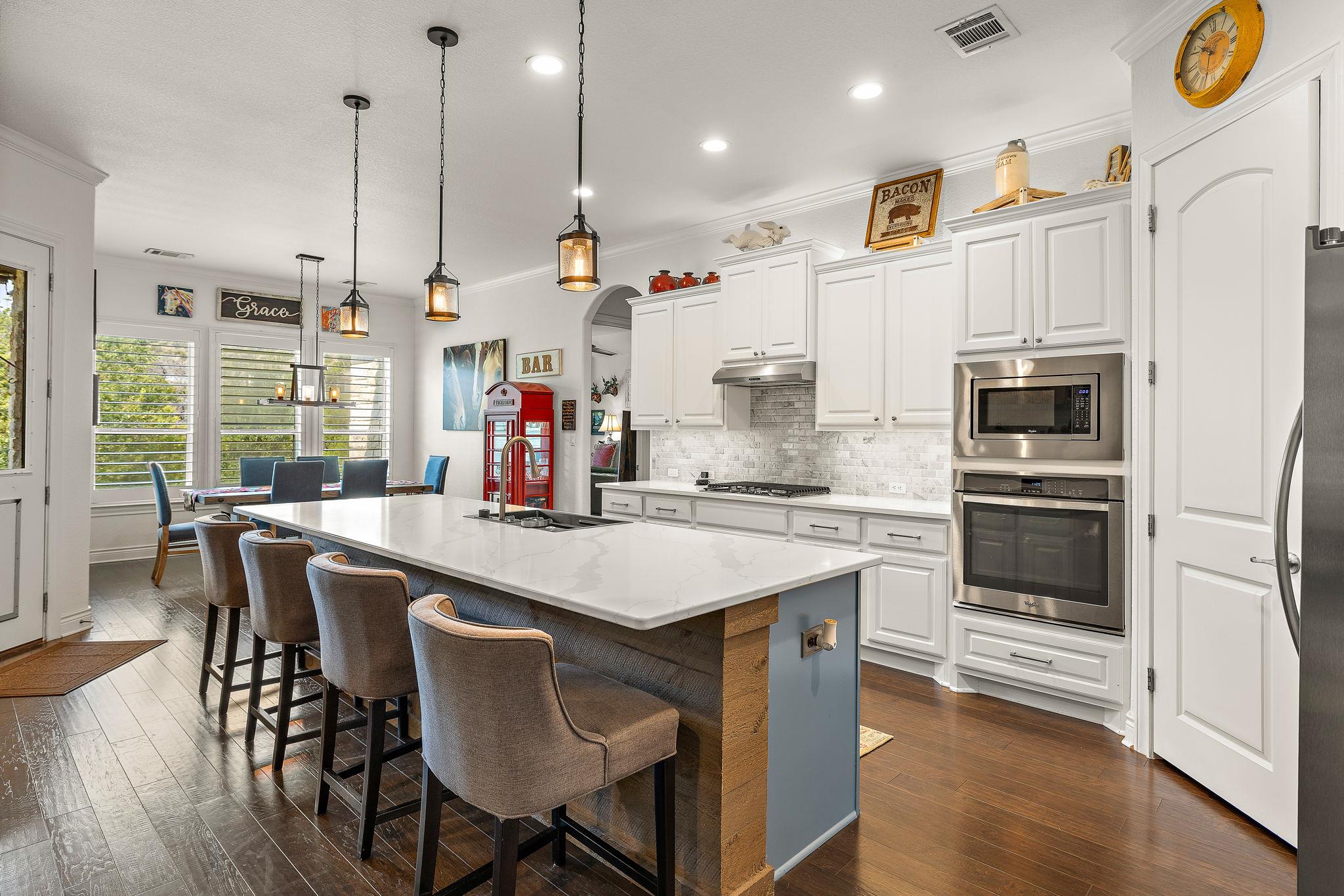 Photo 4 of Single family home for sale at 204 Everton Cv, Lakeway, TX 78738 | MLS# 2593870 | Listing updated on 2026-09-21