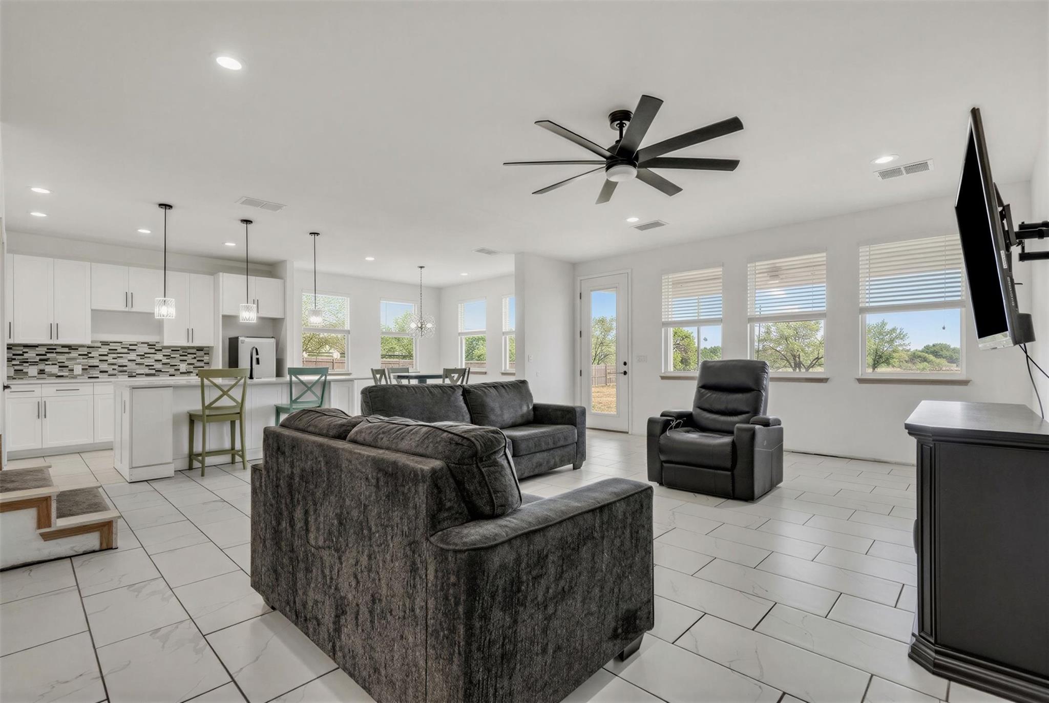 Photo 3 of Single family home for sale at 199 Mcdonald Ln W, Cedar Creek, TX 78612 | MLS# 6184479 | Listing updated on 2026-09-24