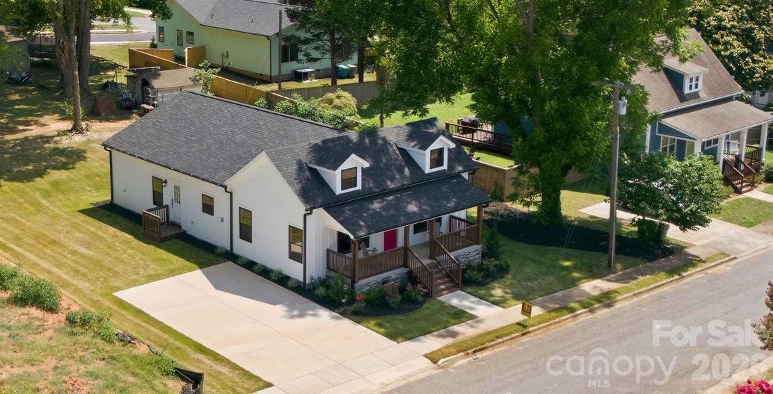 Photo 3 of Single family home for sale at 203 Lee St, Fort Mill, SC 29715 | MLS# 4353922 | Listing updated on 2026-09-24