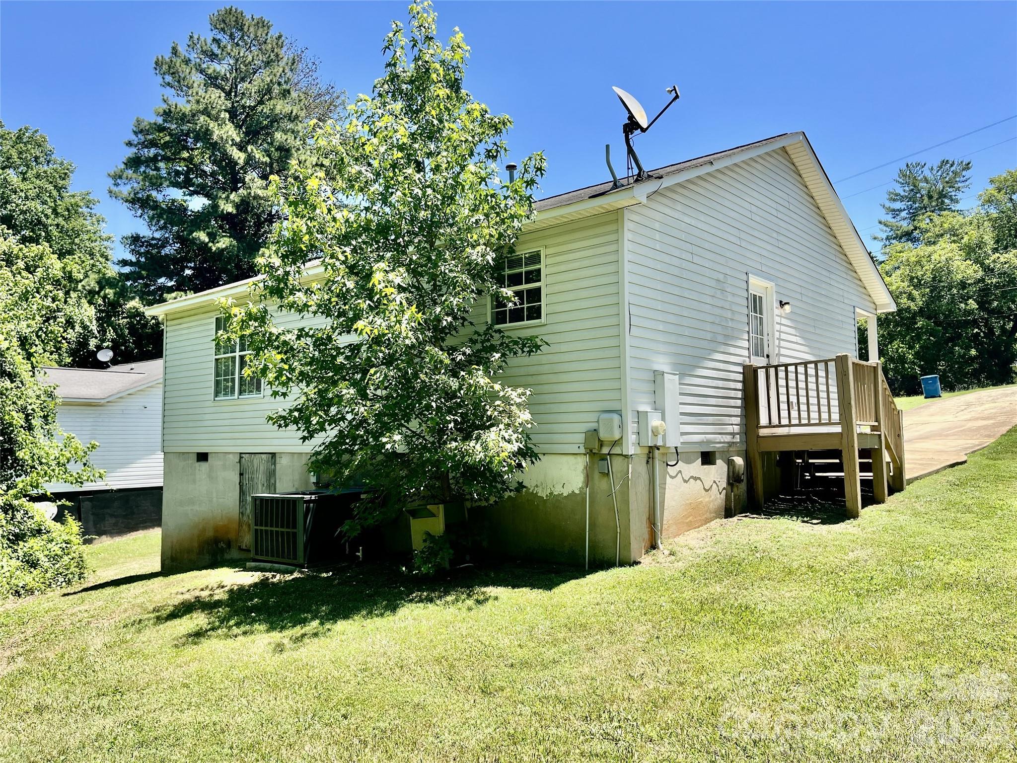 Photo 2 of Single family home for sale at 908 Green St, Salisbury, NC 28144 | MLS# 4393782 | Listing updated on 2026-09-21