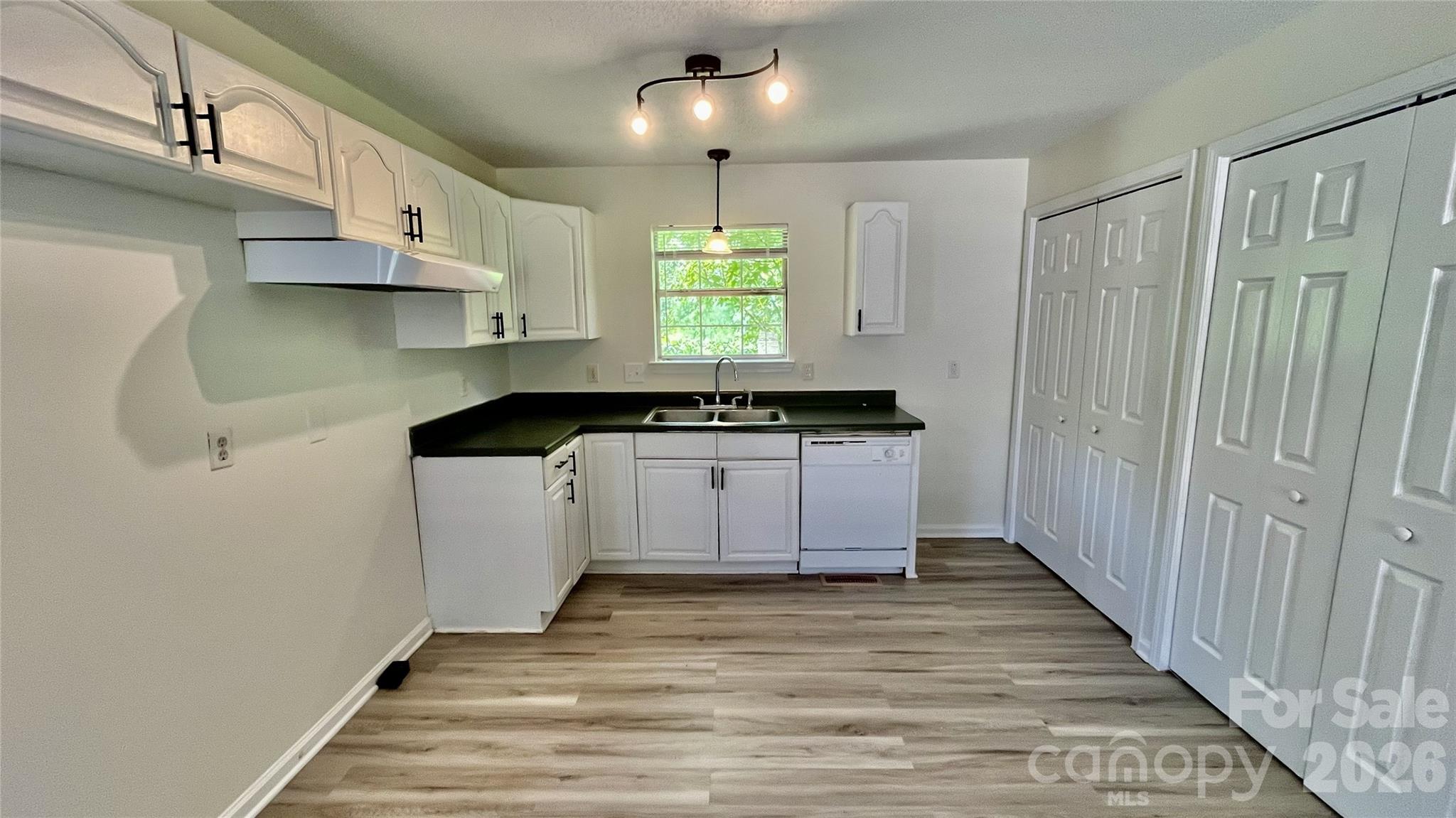 Photo 3 of Single family home for sale at 908 Green St, Salisbury, NC 28144 | MLS# 4393782 | Listing updated on 2026-09-21