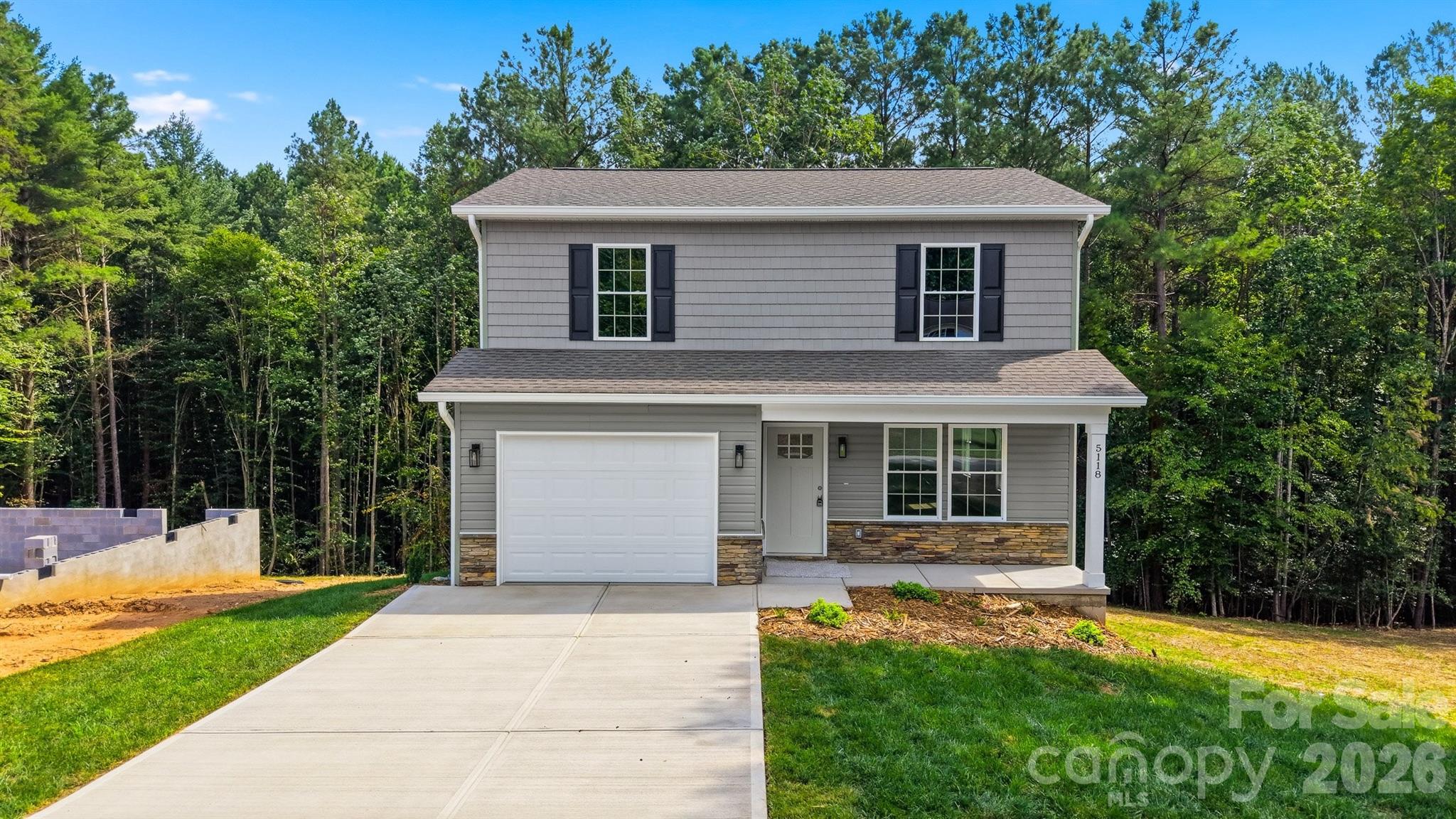 Single Family Residence at 5118 Hanging Rock Ct, Hickory, NC 28601 | MLS# 4396141 | | Sold on 2026-09-18