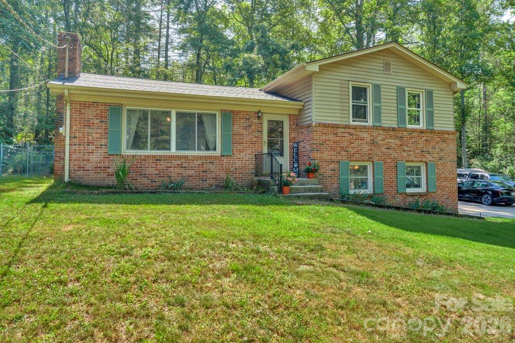 Photo 2 of Single family home for sale at 1199 Deer Park Lake Rd, Spruce Pine, NC 28777 | MLS# 4400784 | Listing updated on 2026-09-21