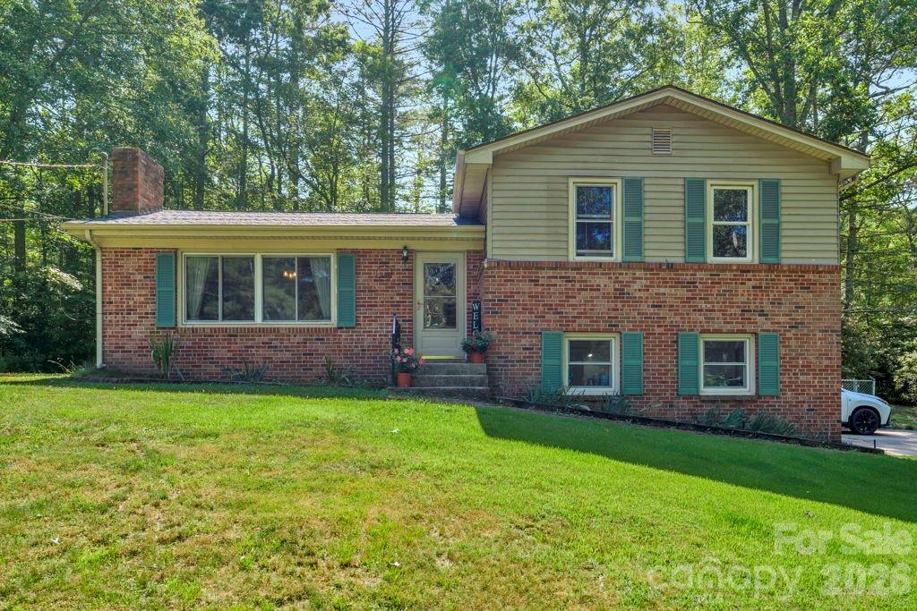 Photo 1 of Single family home for sale at 1199 Deer Park Lake Rd, Spruce Pine, NC 28777 | MLS# 4400784 | Listing updated on 2026-09-21