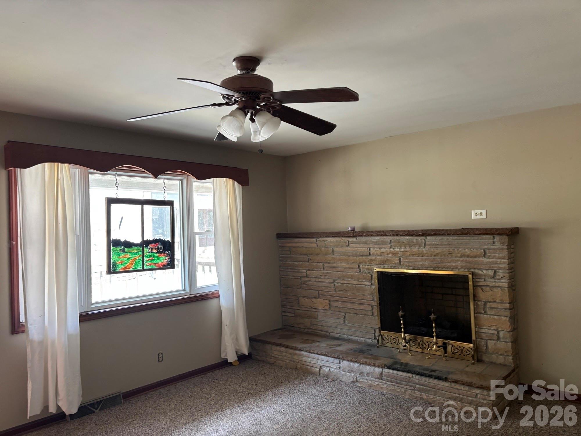 Photo 2 of Single family home for sale at 637 Toe Cane Rd, Bakersville, NC 28705 | MLS# 4400996 | Listing updated on 2026-09-21