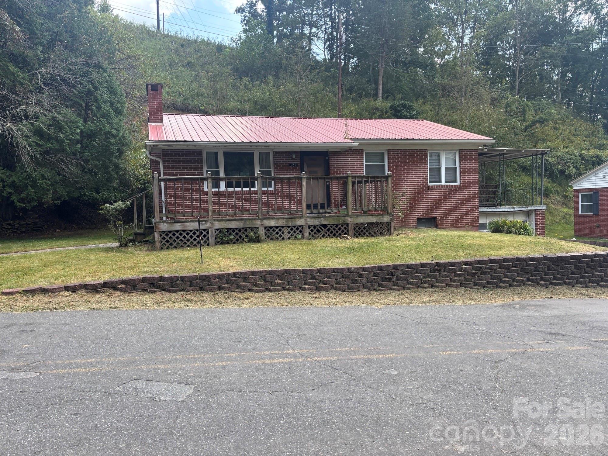 Single family home for sale at 637 Toe Cane Rd, Bakersville, NC 28705 | MLS# 4400996
