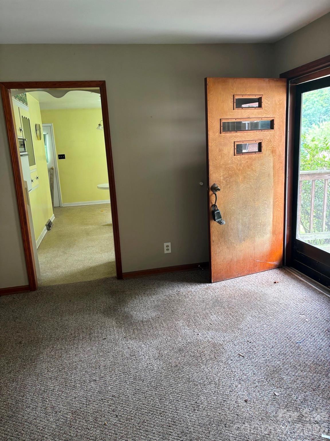 Photo 3 of Single family home for sale at 637 Toe Cane Rd, Bakersville, NC 28705 | MLS# 4400996 | Listing updated on 2026-09-21
