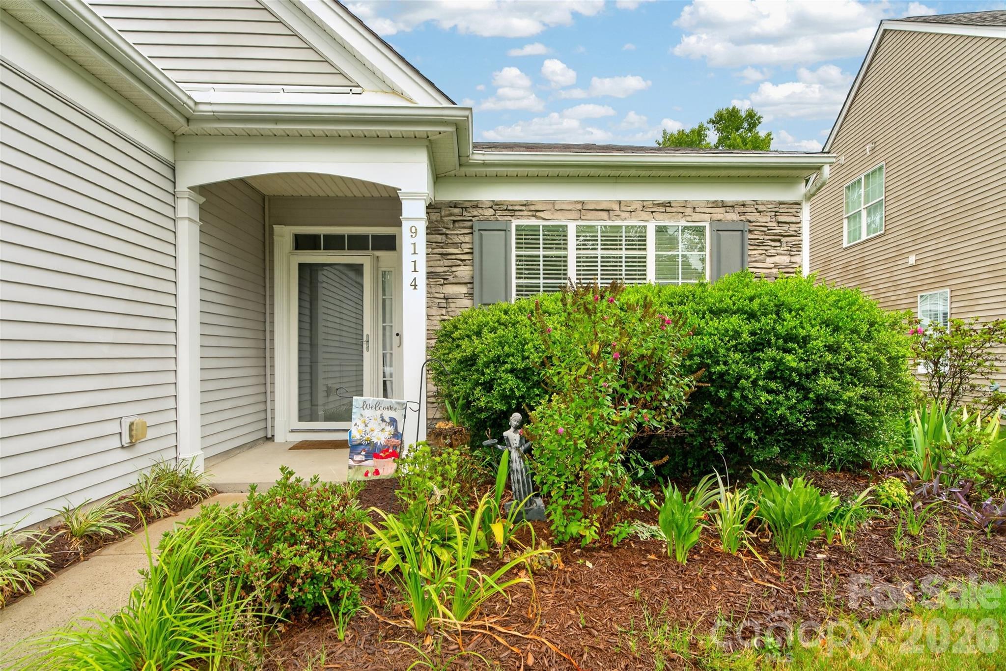 Photo 4 of Single family home for sale at 9114 Beaver Brk Way, Charlotte, NC 28277 | MLS# 4407536 | Listing updated on 2026-10-07