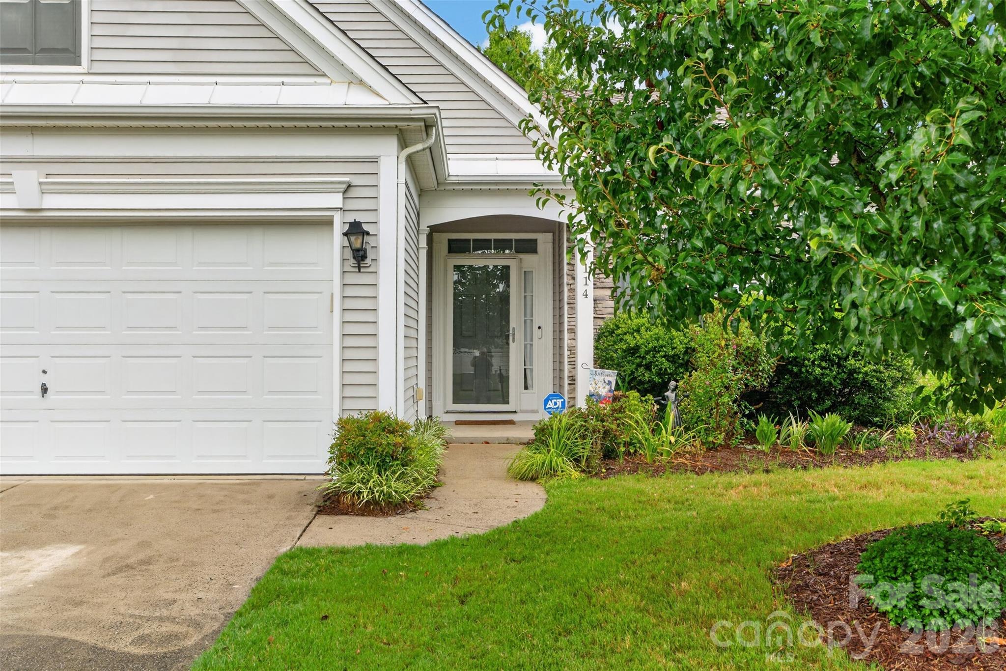 Photo 2 of Single family home for sale at 9114 Beaver Brk Way, Charlotte, NC 28277 | MLS# 4407536 | Listing updated on 2026-10-07