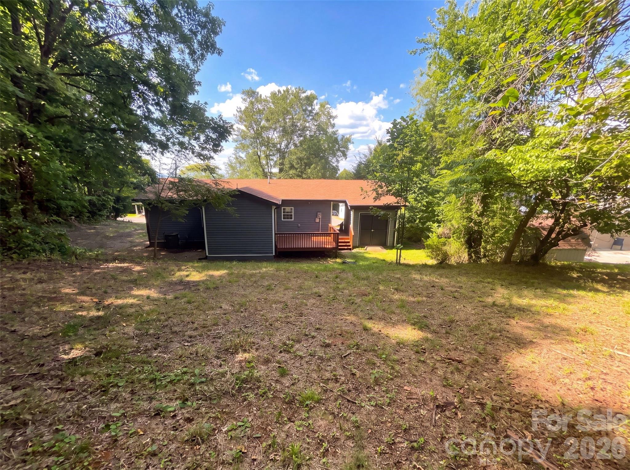 Photo 4 of Single family home for sale at 915 Kenham Pl, Lenoir, NC 28645 | MLS# 4409318 | Listing updated on 2026-09-24