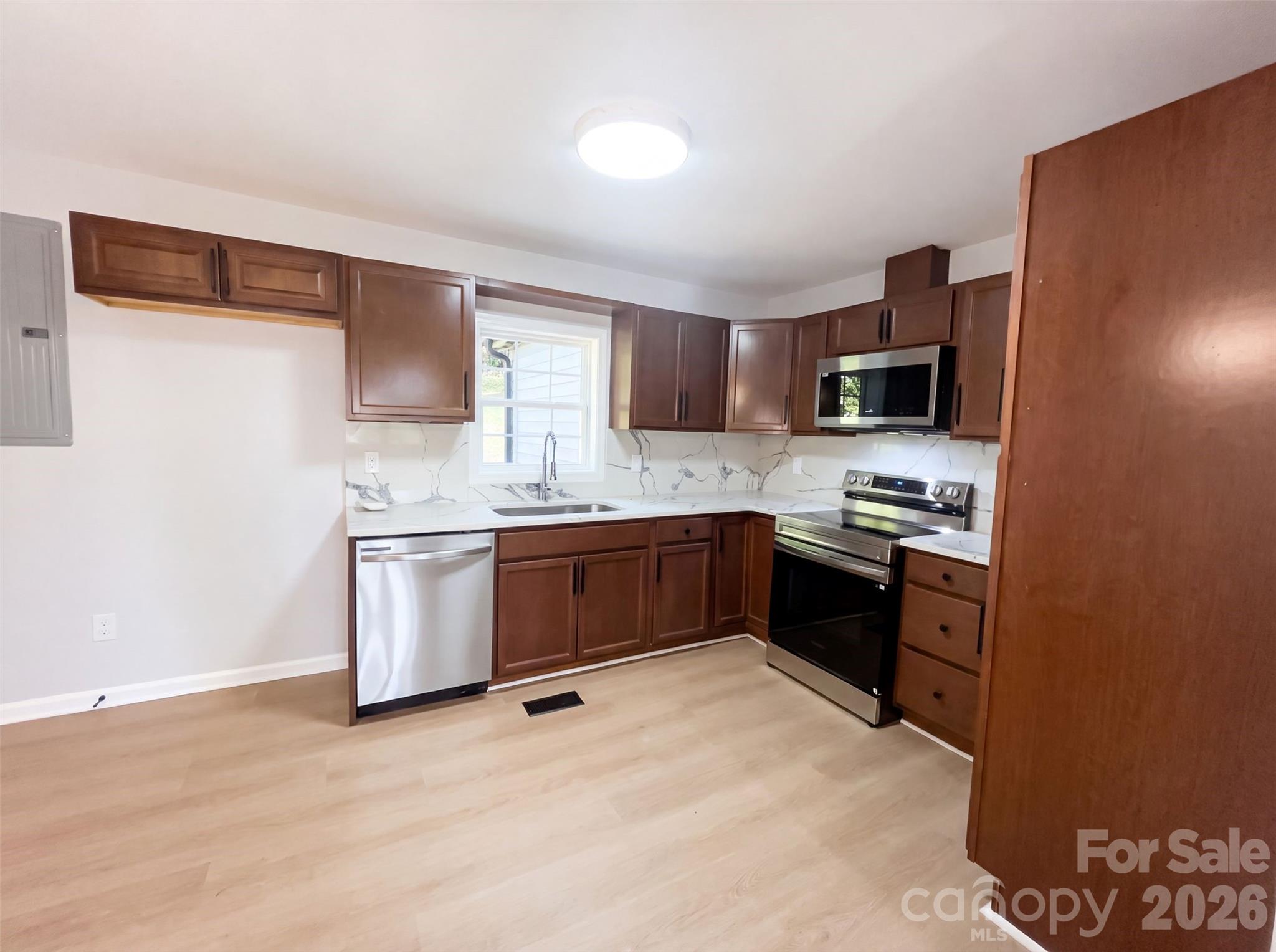 Photo 1 of Single family home for sale at 915 Kenham Pl, Lenoir, NC 28645 | MLS# 4409318 | Listing updated on 2026-09-24