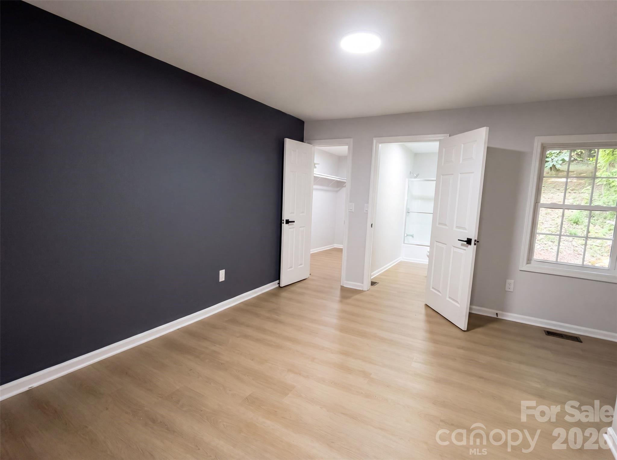 Photo 3 of Single family home for sale at 915 Kenham Pl, Lenoir, NC 28645 | MLS# 4409318 | Listing updated on 2026-09-24