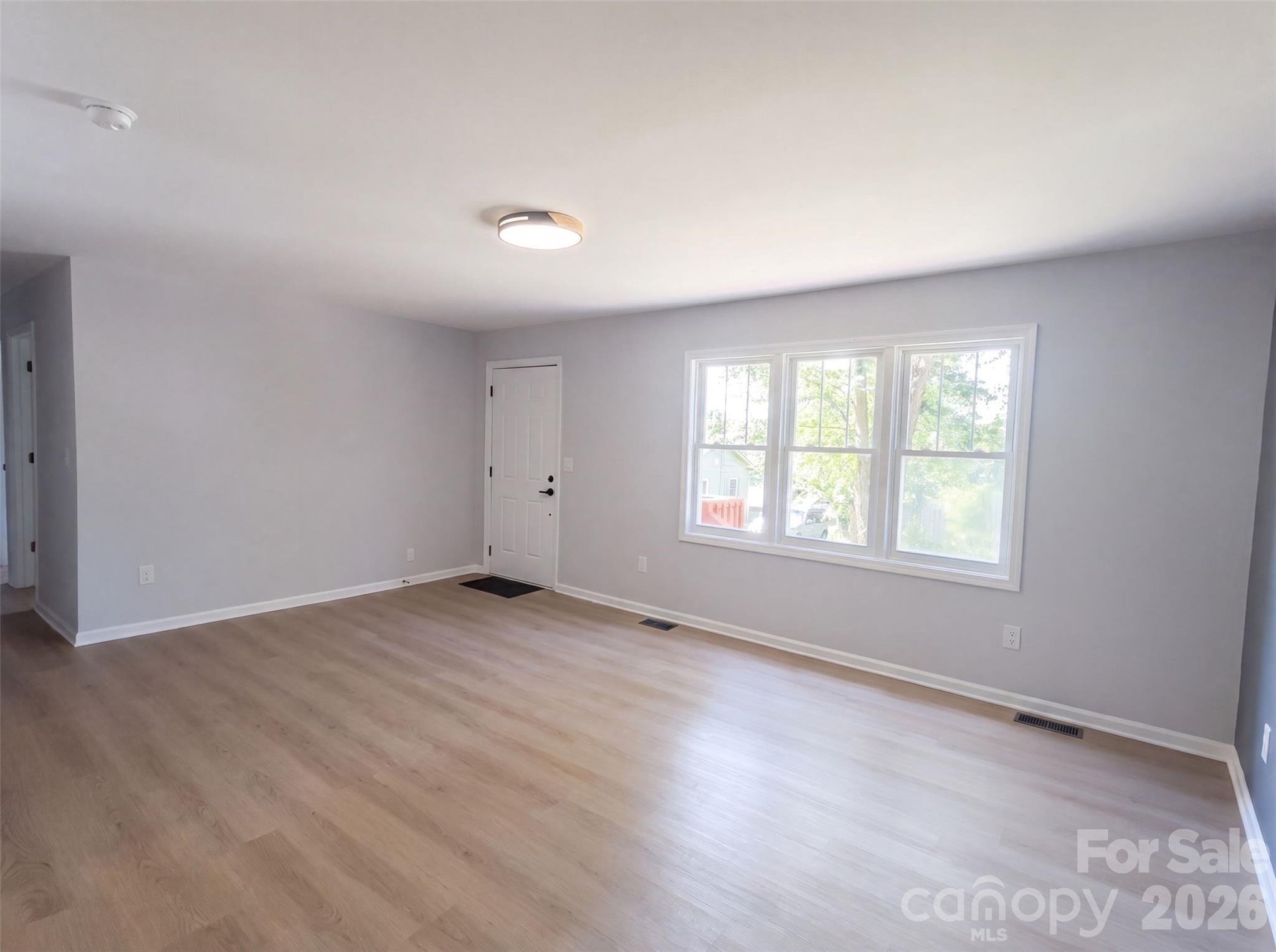 Photo 2 of Single family home for sale at 915 Kenham Pl, Lenoir, NC 28645 | MLS# 4409318 | Listing updated on 2026-09-24