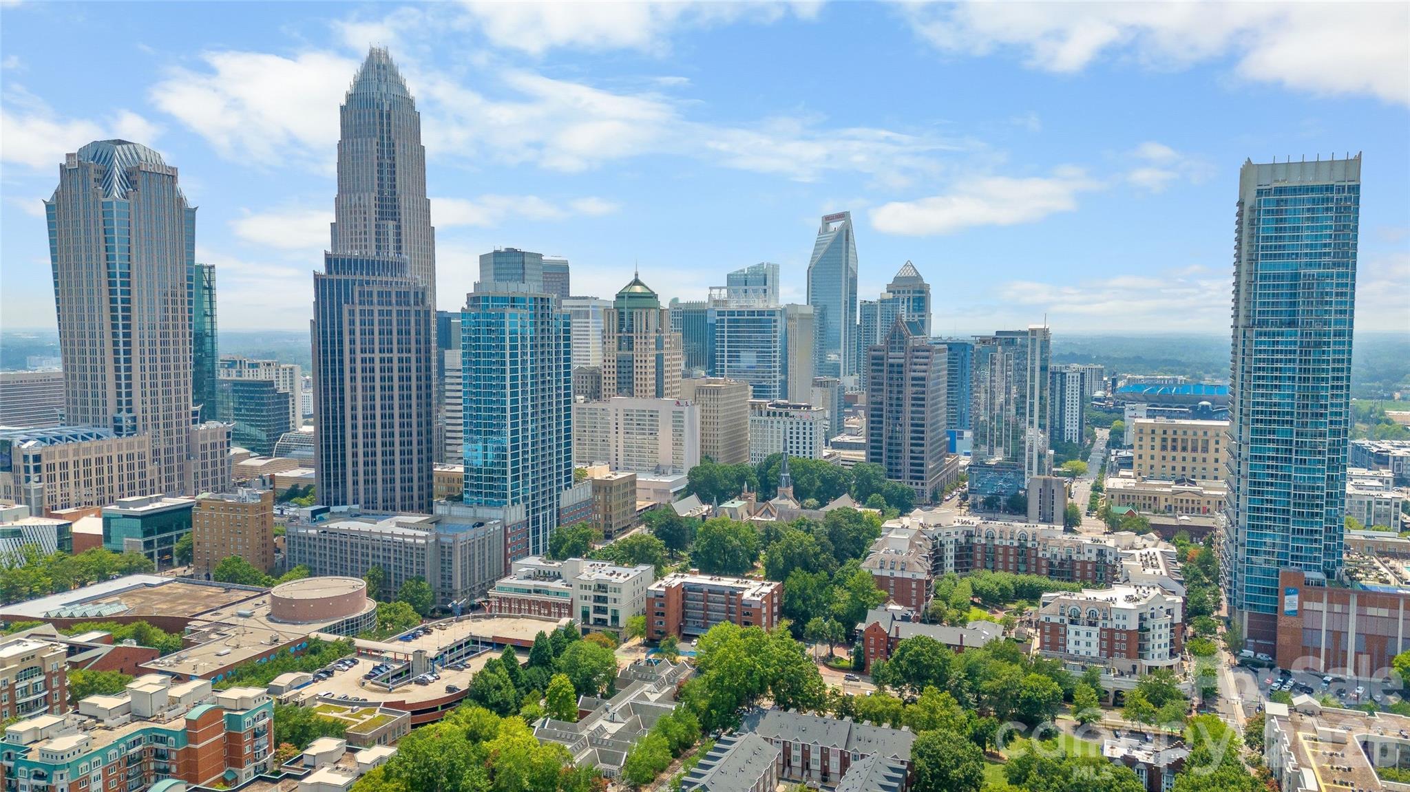 Photo 3 of Condo for sale at 224 N Poplar St #22, Charlotte, NC 28202 | MLS# 4409440 | Listing updated on 2026-10-07