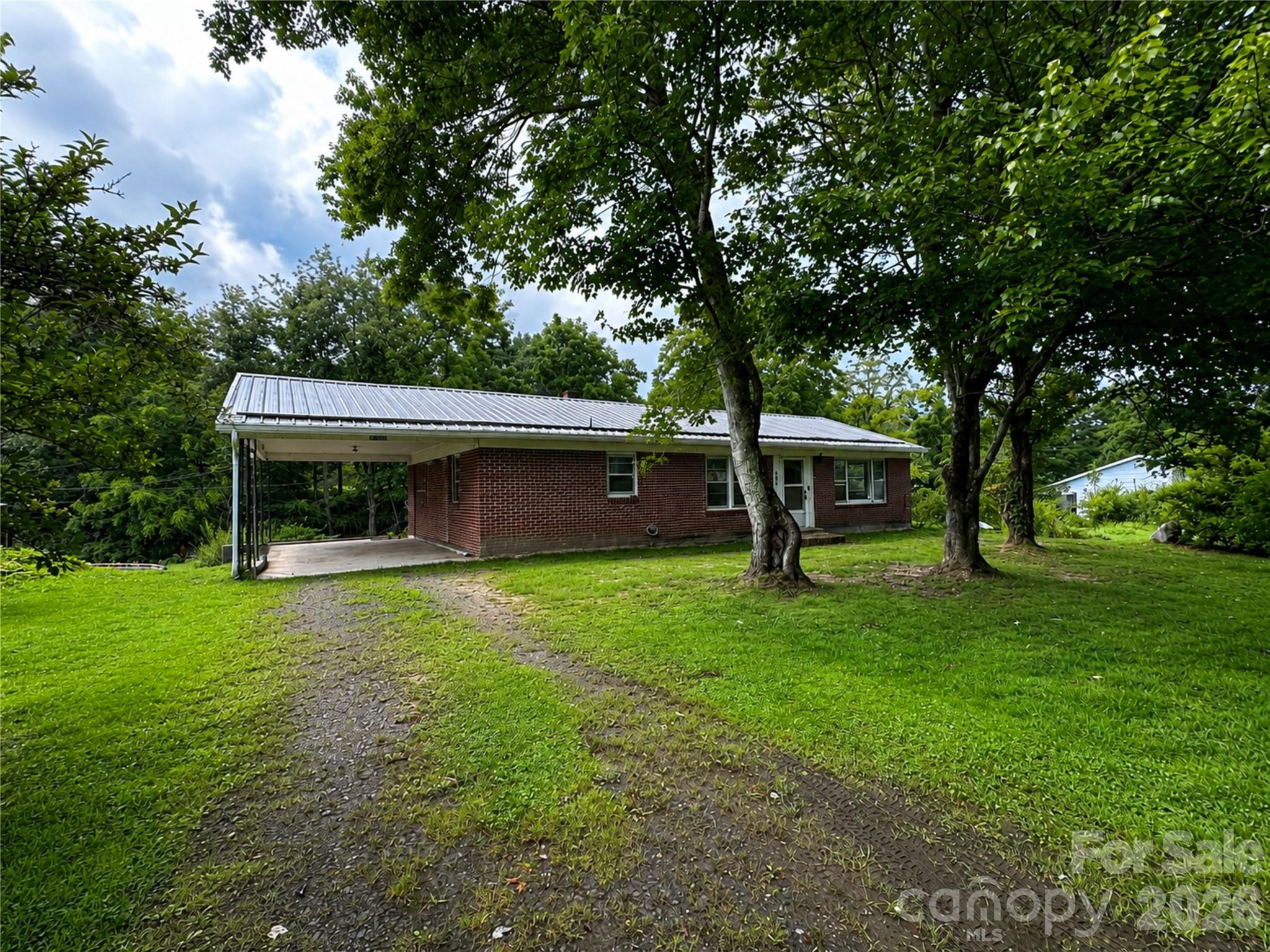 Photo 2 of Single family home for sale at 440 Us 19e Hwy, Spruce Pine, NC 28777 | MLS# 4412665 | Listing updated on 2026-09-21