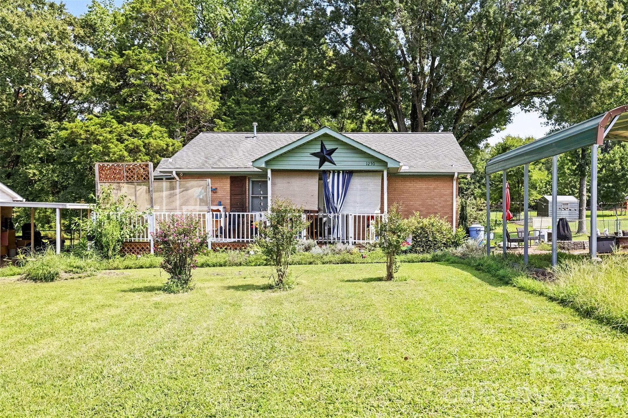 Photo 1 of Single family home for sale at 1250 Honeywood Ln, Rock Hill, SC 29730 | MLS# 4414321 | Listing updated on 2026-09-21