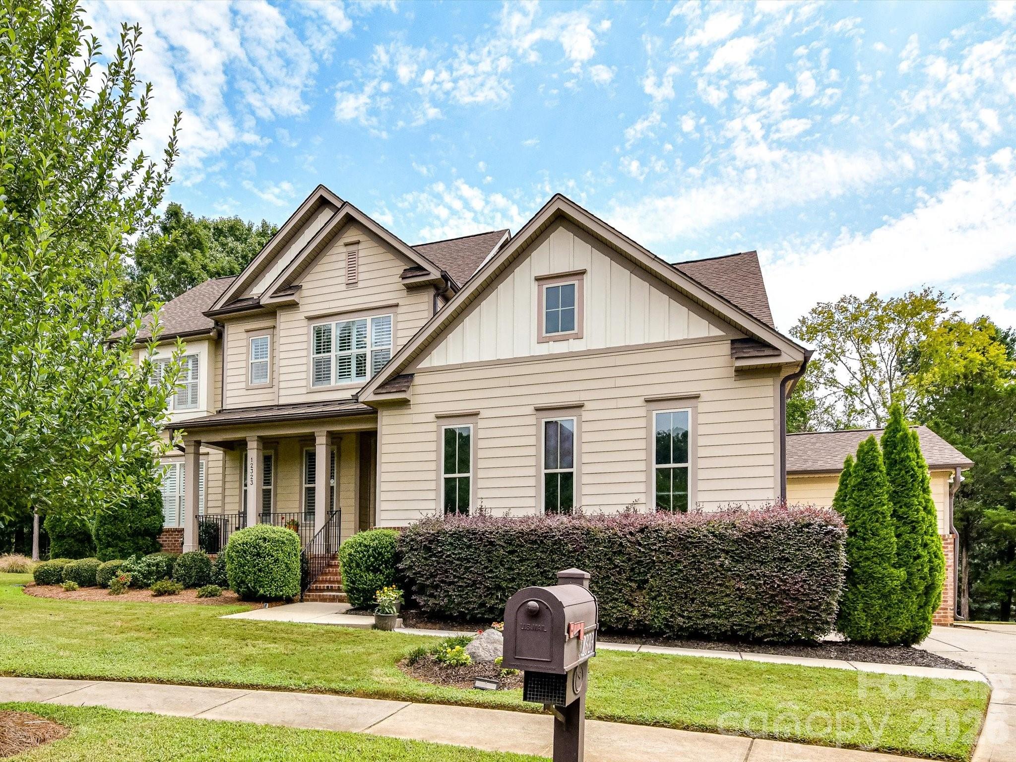 Photo 3 of Single family home for sale at 12323 Cherrybark Ln, Charlotte, NC 28278 | MLS# 4417567 | Listing updated on 2026-10-07