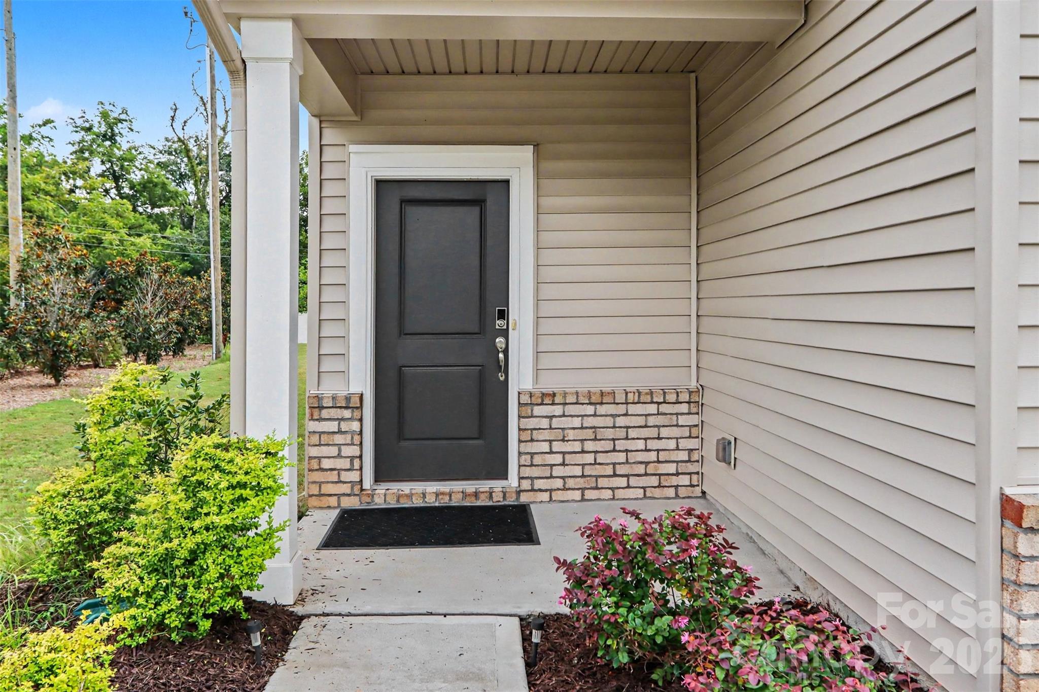 Photo 2 of Single family home for sale at 1224 Harland St, Charlotte, NC 28216 | MLS# 4419812 | Listing updated on 2026-09-21