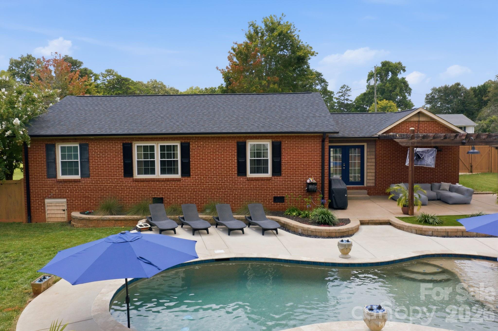 Photo 4 of Sale Pending at 300 Eastwood Dr, Mount Holly, NC 28120 | MLS# 4419911 | Listing updated on 2026-09-21
