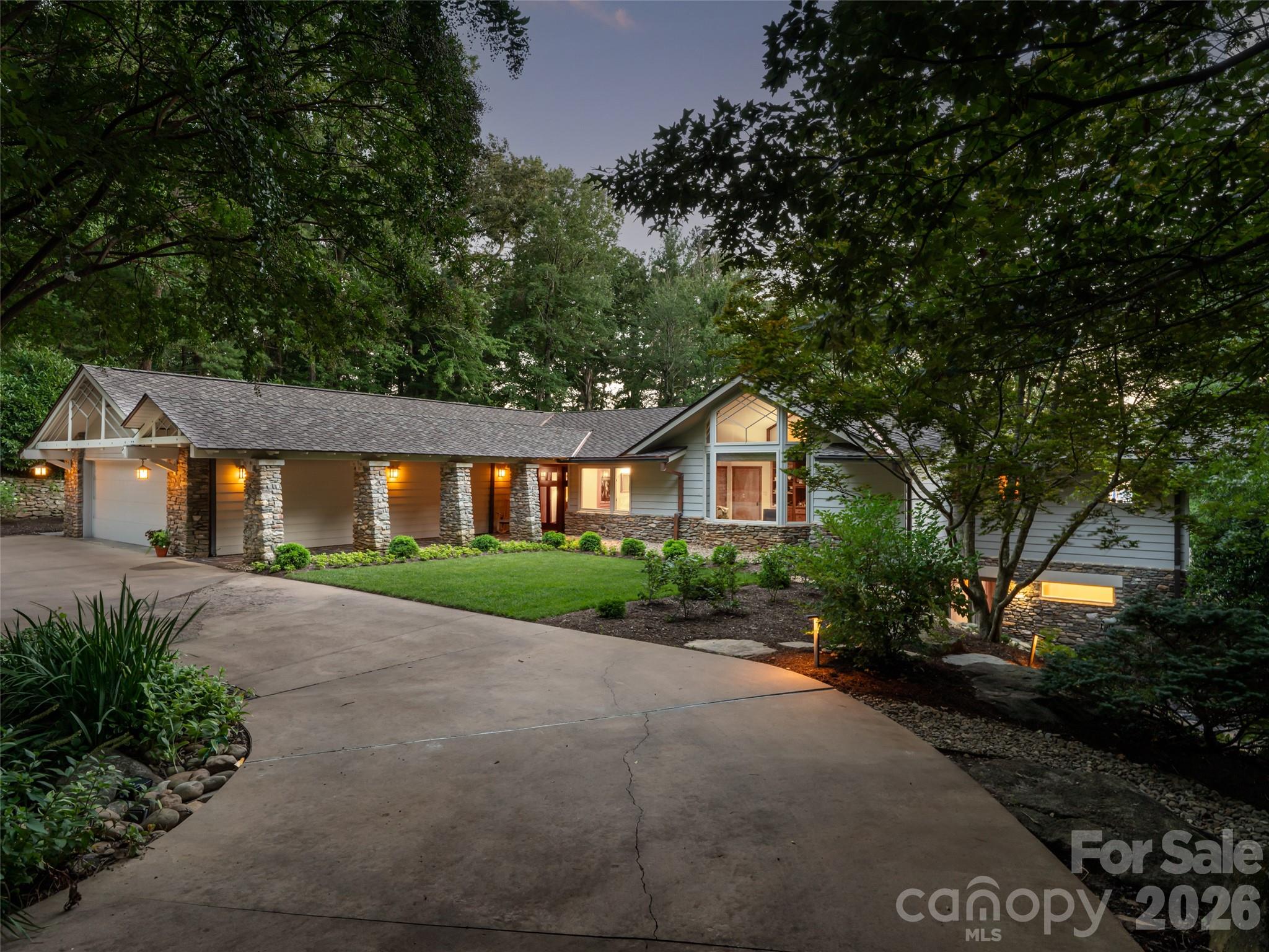 Photo 2 of Mansion for sale at 17 Amherst Rd, Asheville, NC 28803 | MLS# 4424606 | Listing updated on 2026-09-21