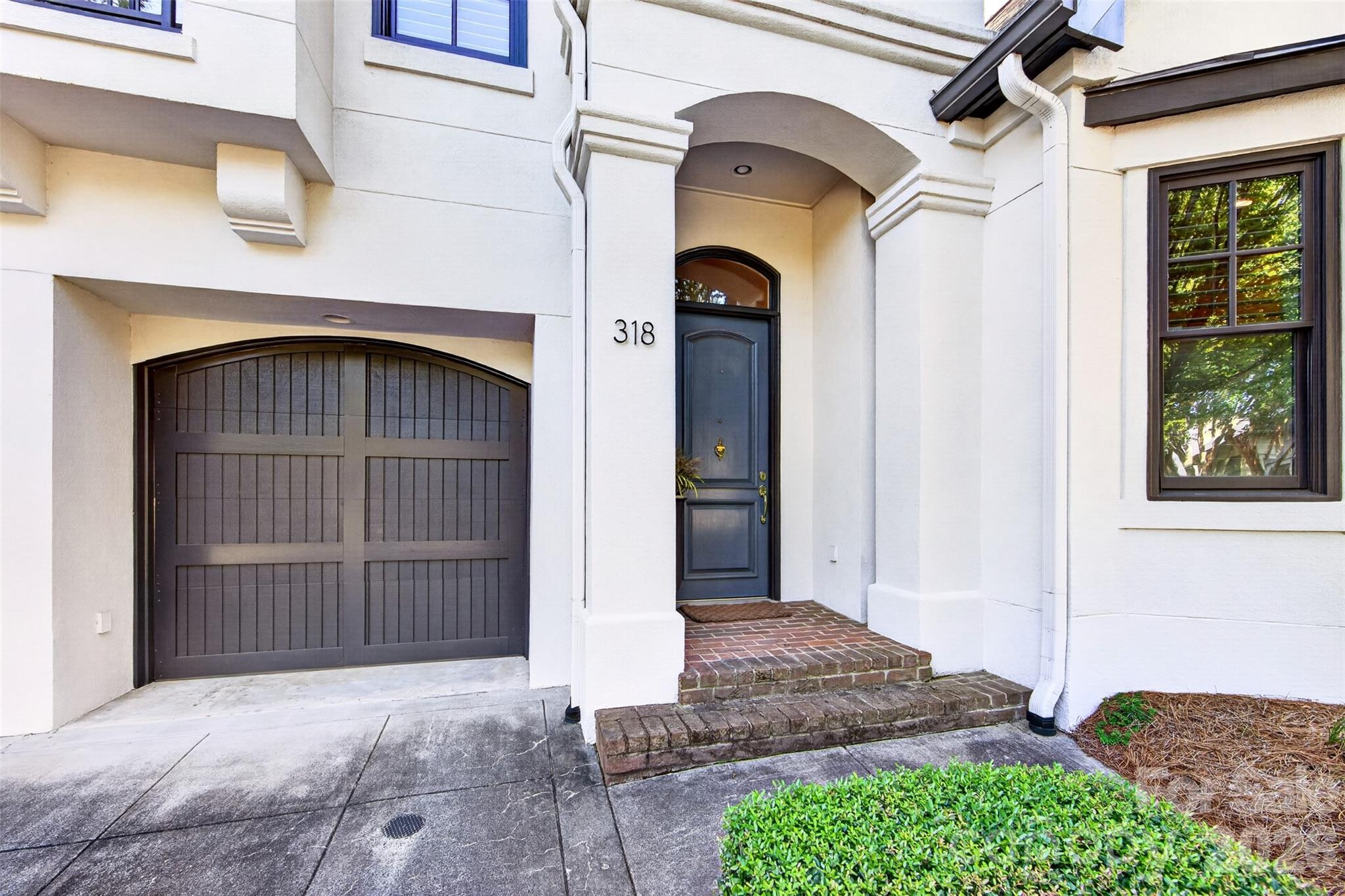 Photo 2 of Condo for sale at 318 Wendover Hts Cir, Charlotte, NC 28211 | MLS# 4424763 | Listing updated on 2026-09-21