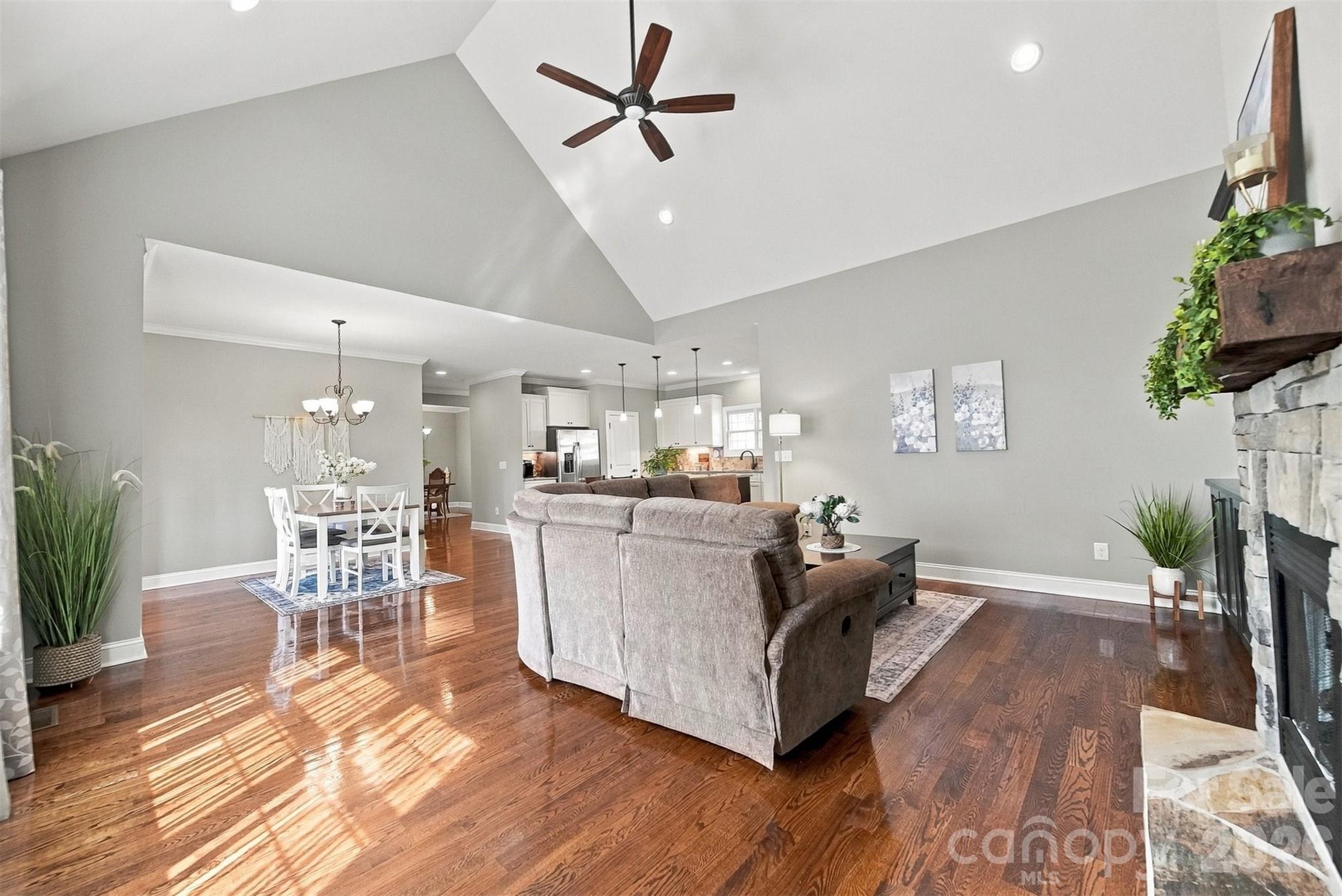 Photo 3 of Single family home for sale at 1258 10th Street Pl NW, Hickory, NC 28601 | MLS# 4426423 | Listing updated on 2026-09-21