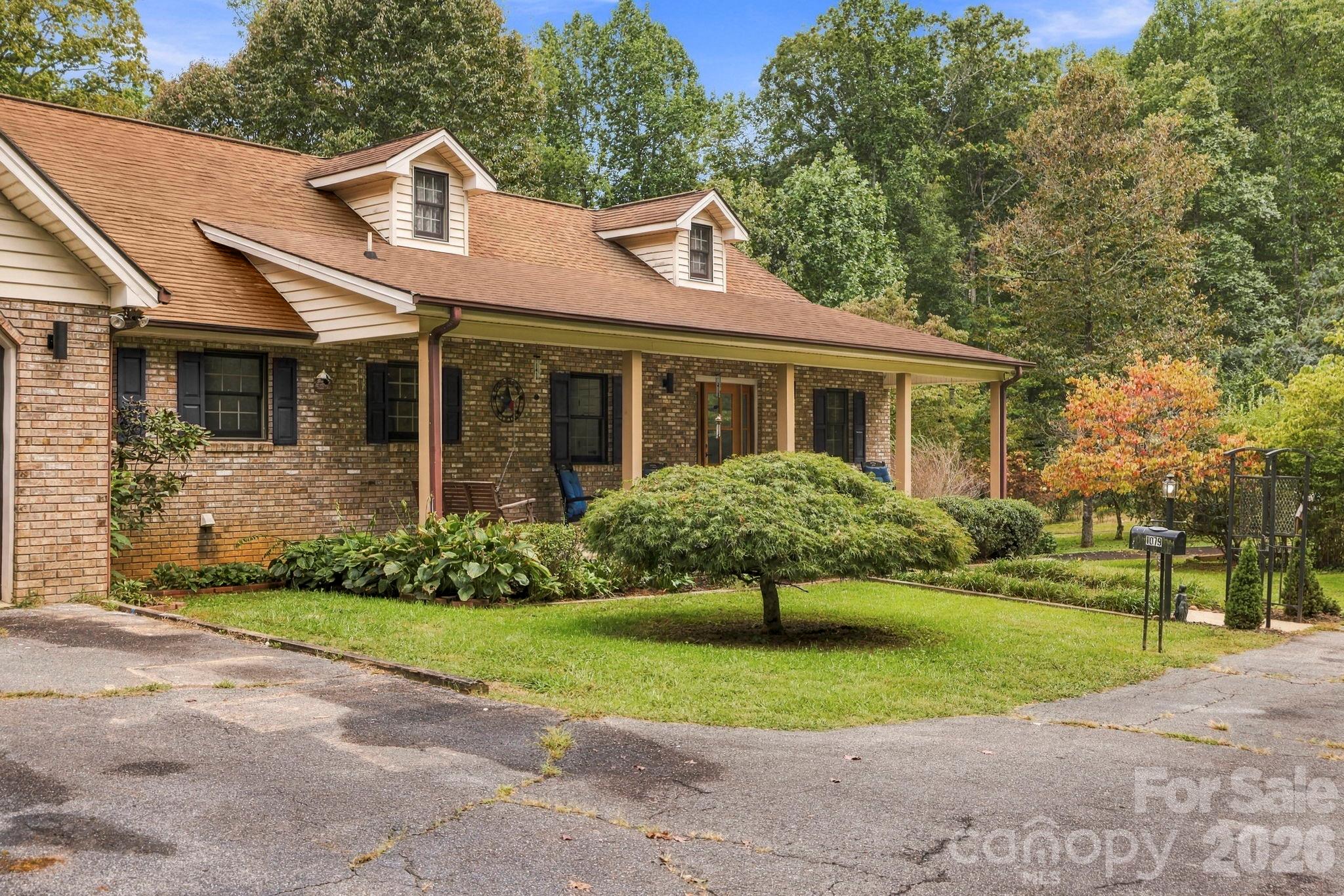Photo 2 of Single family home for sale at 1079 Dupont Rd, Hendersonville, NC 28739 | MLS# 4427510 | Listing updated on 2026-10-15