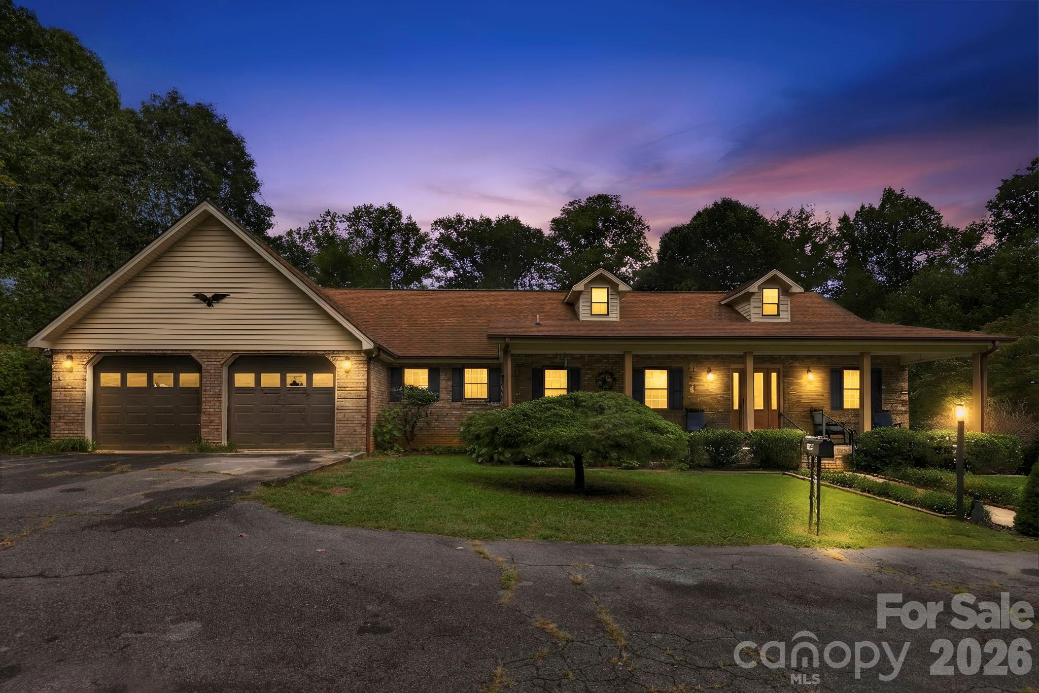Photo 1 of Single family home for sale at 1079 Dupont Rd, Hendersonville, NC 28739 | MLS# 4427510 | Listing updated on 2026-10-15