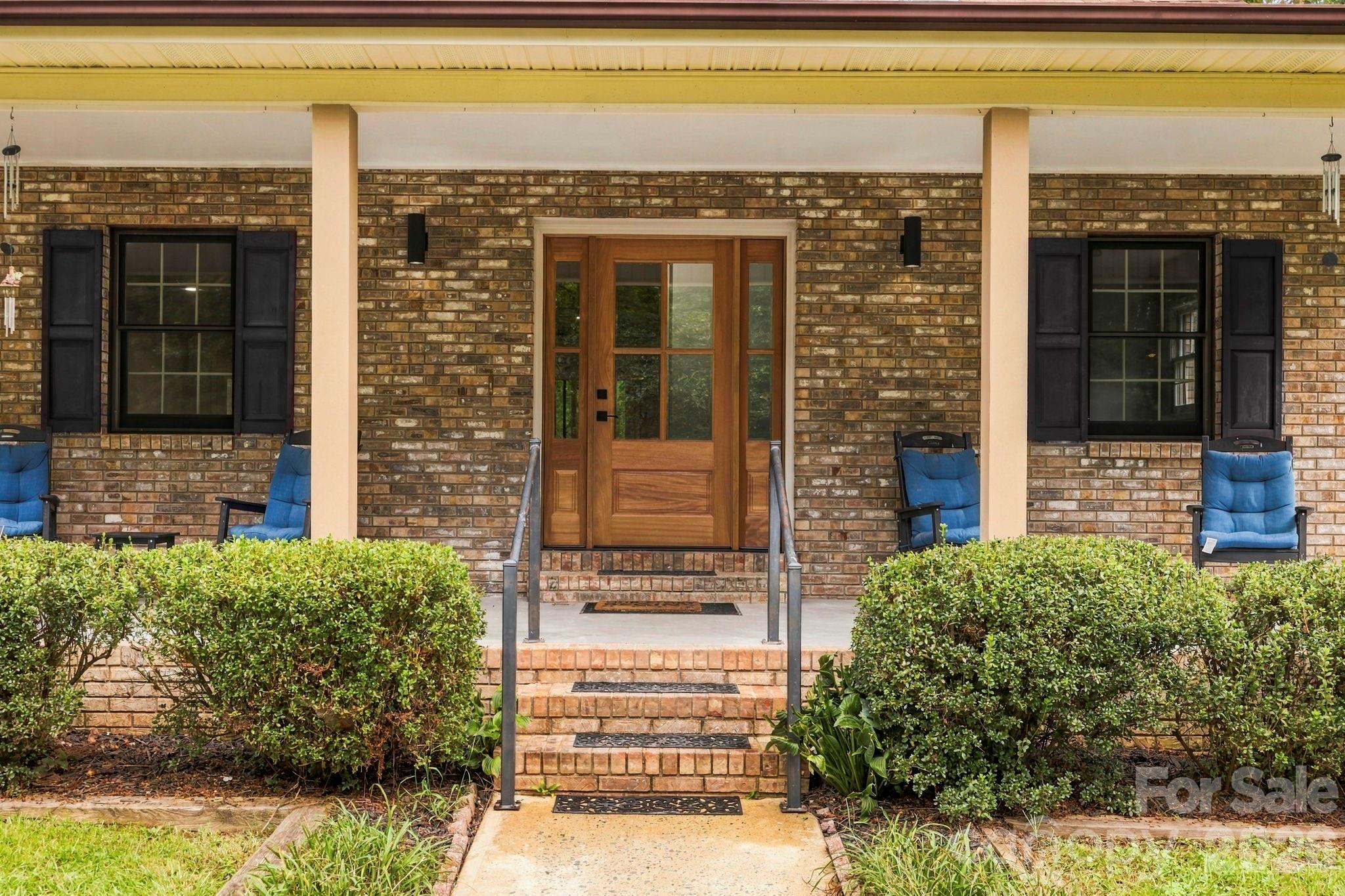 Photo 3 of Single family home for sale at 1079 Dupont Rd, Hendersonville, NC 28739 | MLS# 4427510 | Listing updated on 2026-10-15