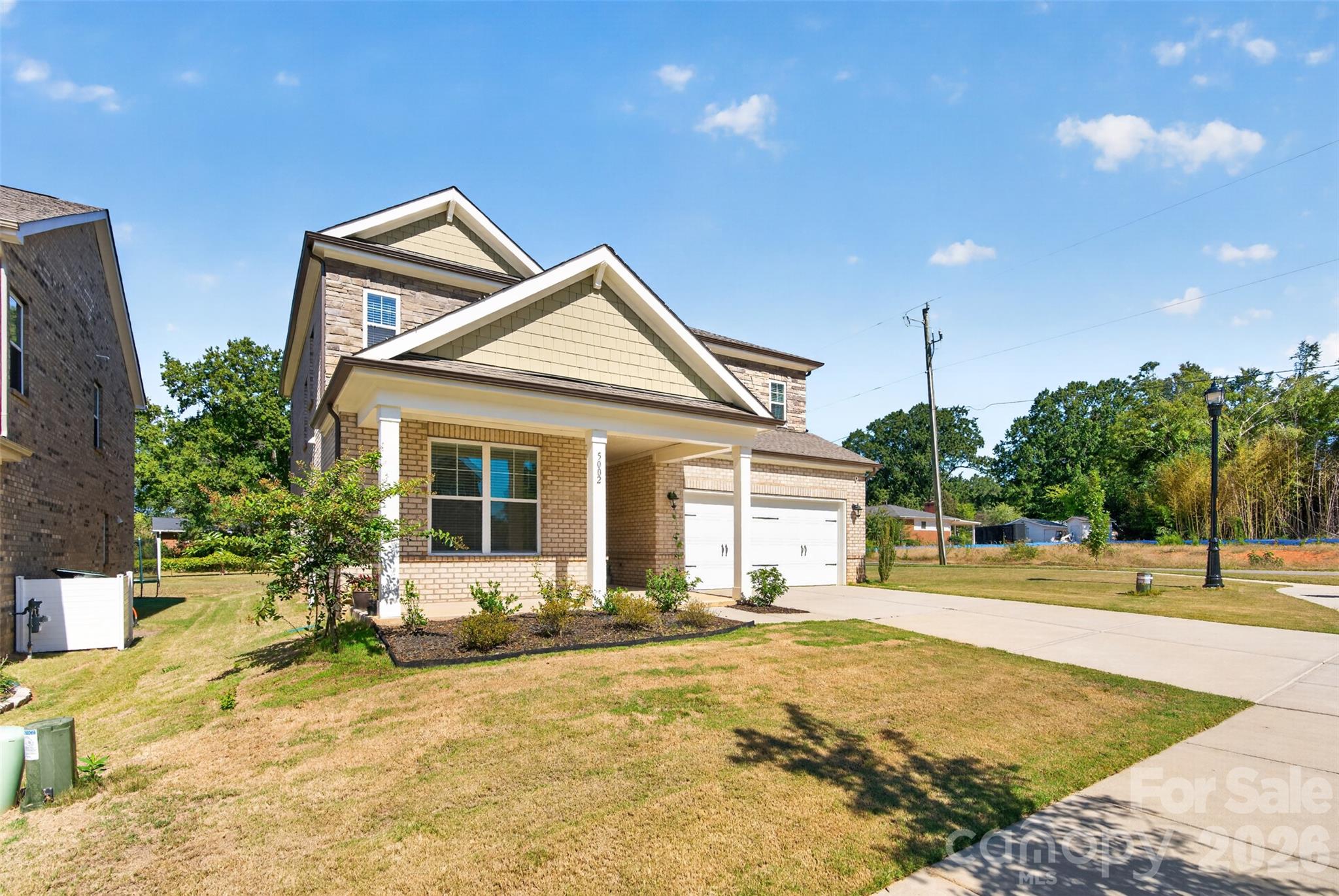Photo 2 of Single family home for sale at 5002 Kinsbridge Dr, Charlotte, NC 28227 | MLS# 4430219 | Listing updated on 2026-10-01
