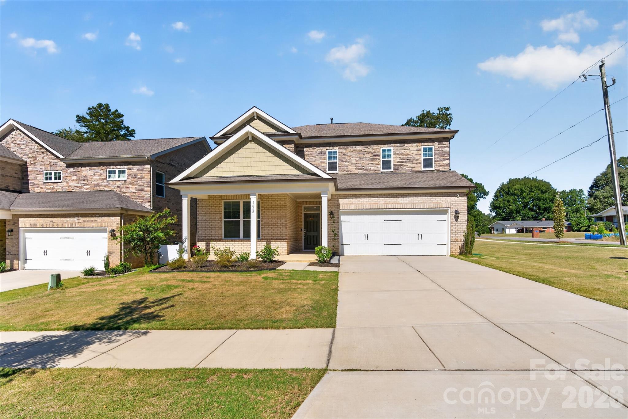 Photo 1 of Single family home for sale at 5002 Kinsbridge Dr, Charlotte, NC 28227 | MLS# 4430219 | Listing updated on 2026-10-01