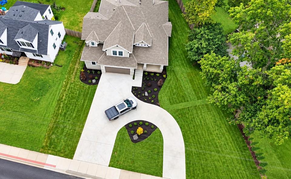 Photo 3 of Single family home for sale at 2512 Somerset Dr, Prairie Village, KS 66208 | MLS# 2559133 | Listing updated on 2026-10-23