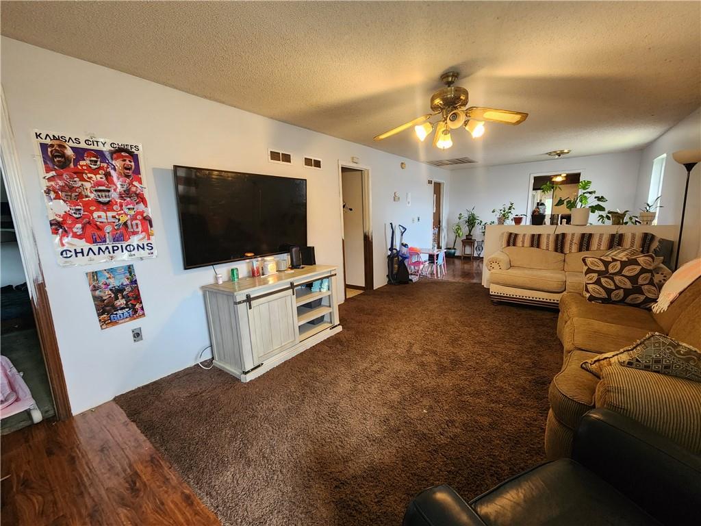 Photo 3 of Single family home for sale at 40 Munger Ave, Kansas City, MO 64119 | MLS# 2608961 | Listing updated on 2026-09-22