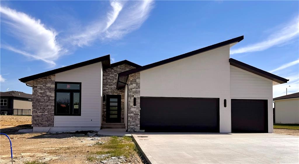 Single family home for sale at 8413 NW 90th Terrace, Kansas City, MO 64153 | MLS# 2624710