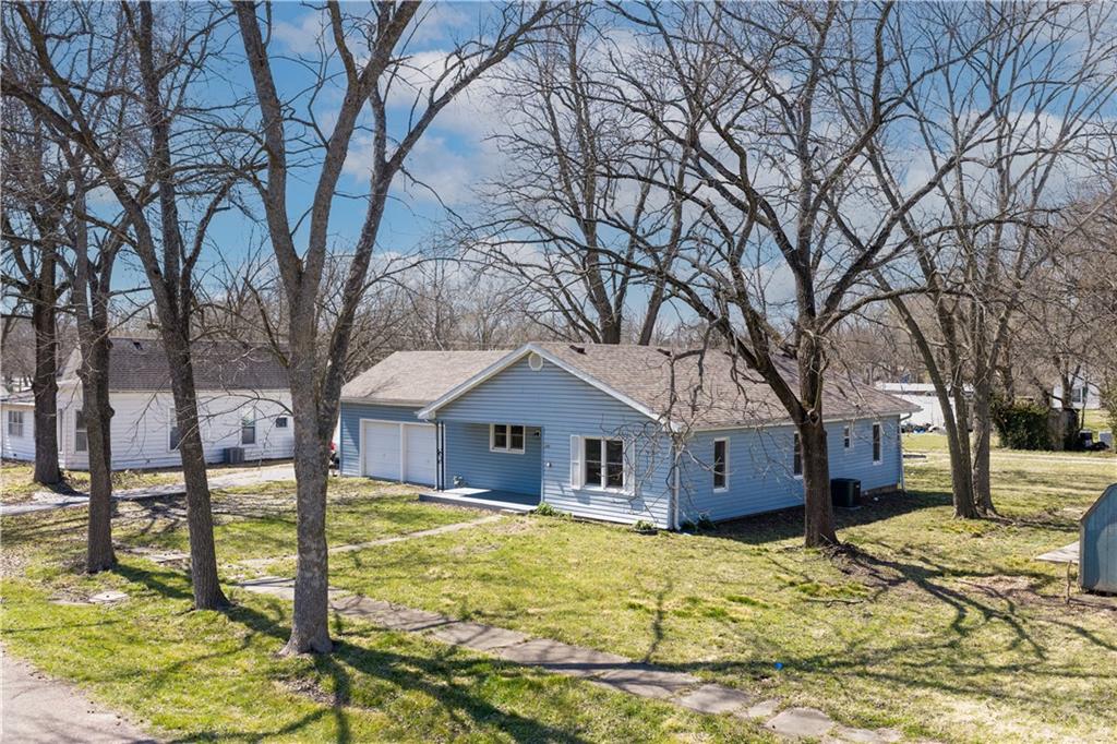 Photo 1 of Single family home for sale at 304 S Chestnut St, La Monte, MO 65337 | MLS# 2632538 | Listing updated on 2026-09-21