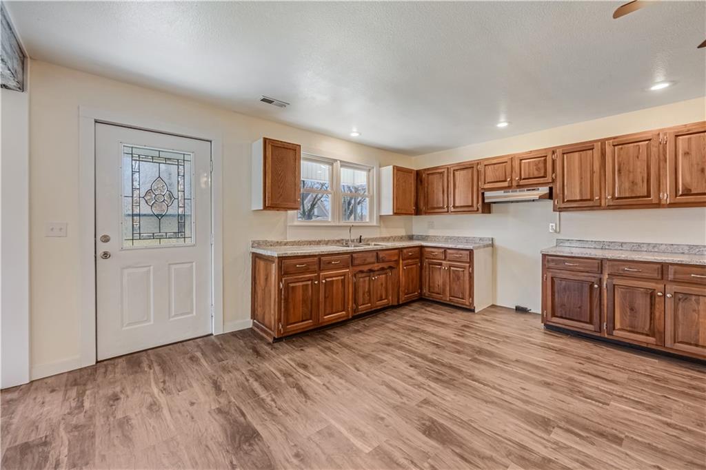 Photo 3 of Single family home for sale at 304 S Chestnut St, La Monte, MO 65337 | MLS# 2632538 | Listing updated on 2026-09-21