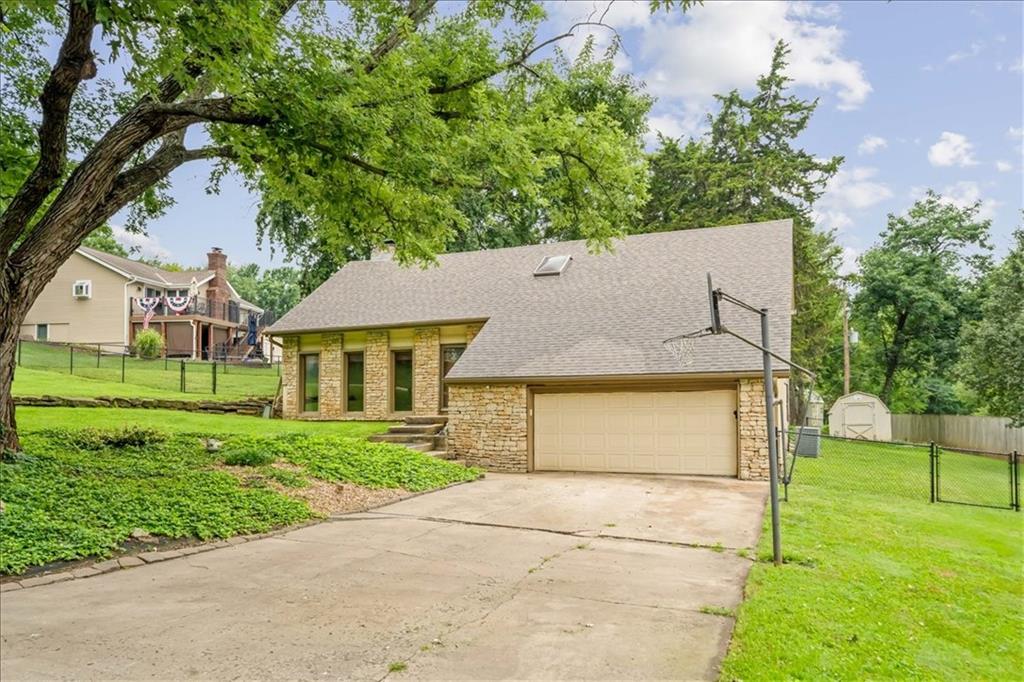 Photo 3 of Single family home for sale at 6908 Millridge St, Shawnee, KS 66218 | MLS# 2633925 | Listing updated on 2026-09-21