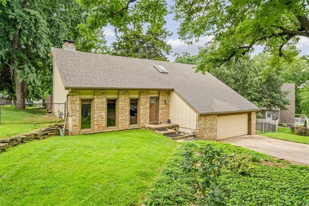 Photo 2 of Single family home for sale at 6908 Millridge St, Shawnee, KS 66218 | MLS# 2633925 | Listing updated on 2026-09-21