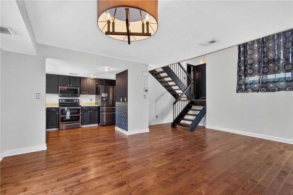 Photo 2 of Townhouse for sale at 10913 Rosehill Rd, Overland Park, KS 66210 | MLS# 2633944 | Listing updated on 2026-09-21