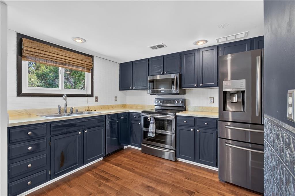 Townhouse for sale at 10913 Rosehill Rd, Overland Park, KS 66210 | MLS# 2633944
