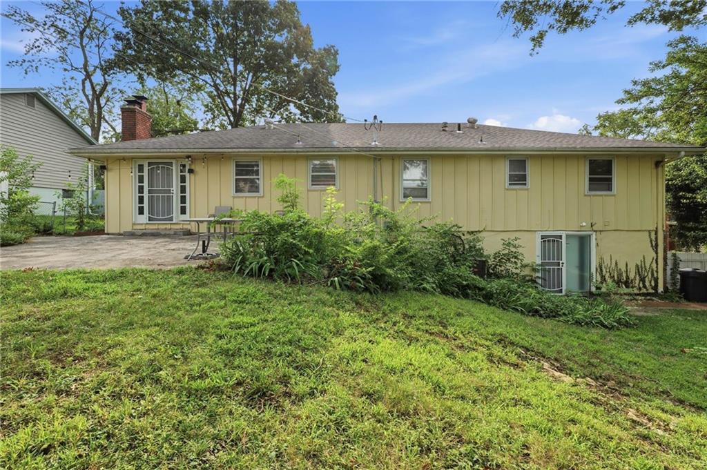 Photo 3 of Single family home for sale at 10936 Myrtle Ave, Kansas City, MO 64137 | MLS# 2635764 | Listing updated on 2026-10-24