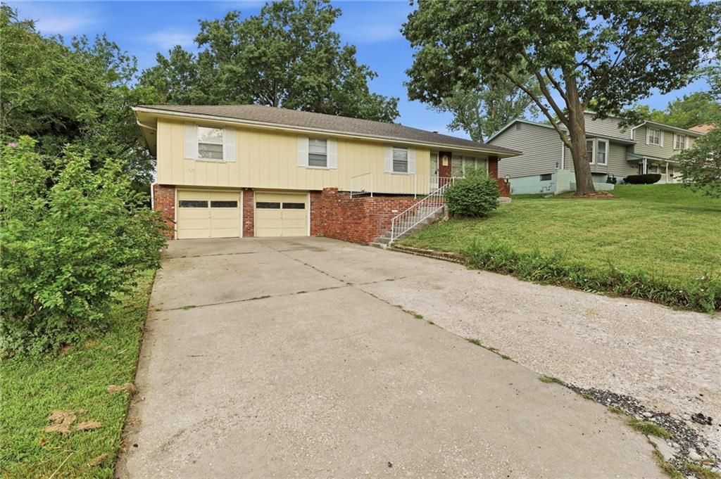 Photo 2 of Single family home for sale at 10936 Myrtle Ave, Kansas City, MO 64137 | MLS# 2635764 | Listing updated on 2026-10-24