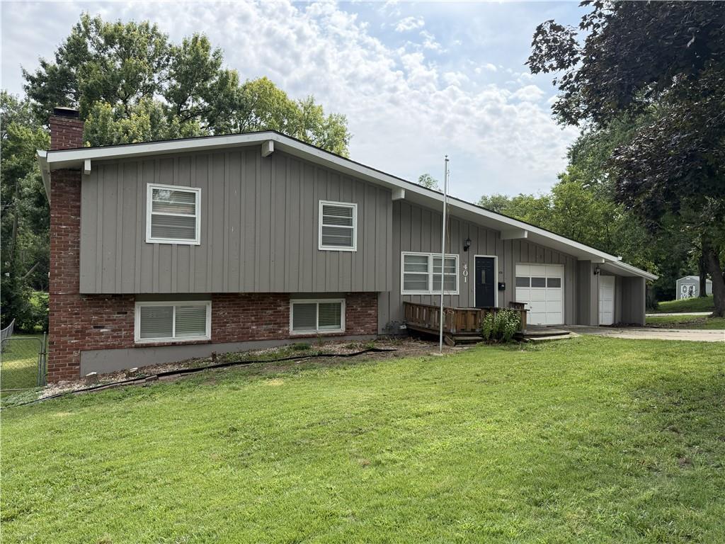 Single family home for sale at 401 E 90th Terrace, Kansas City, MO 64131 | MLS# 2636657