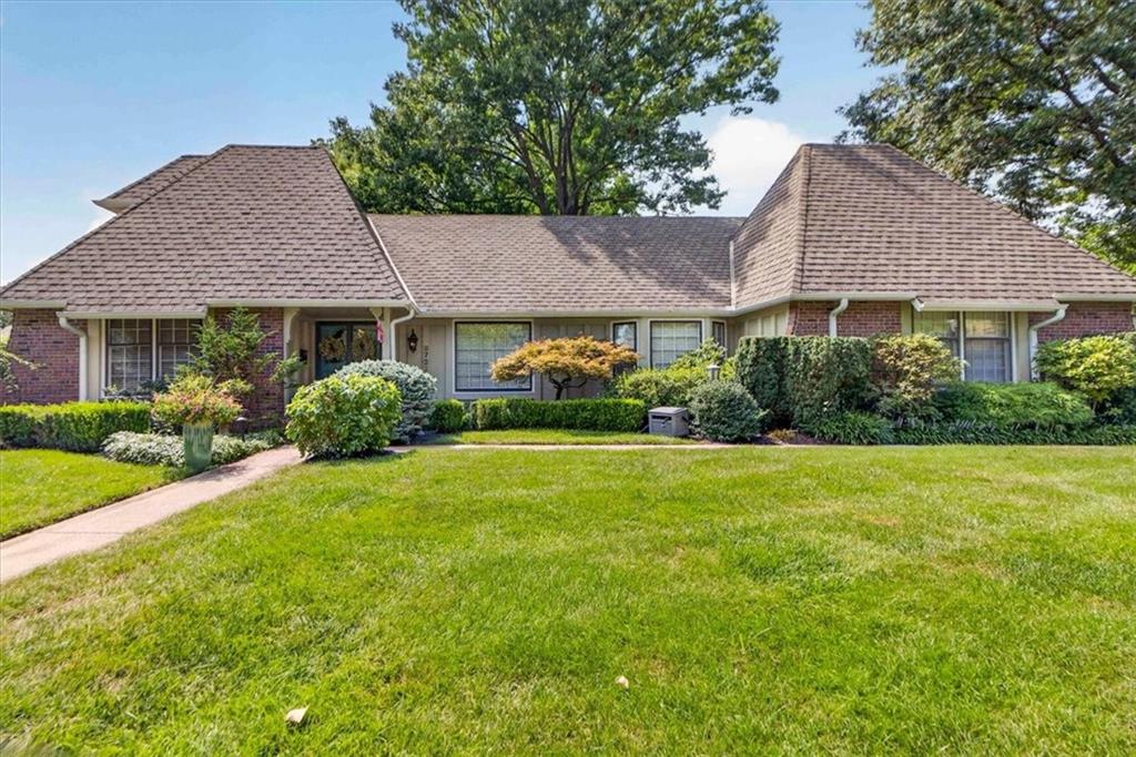 Photo 1 of Single family home for sale at 9722 Briar St, Overland Park, KS 66207 | MLS# 2639111 | Listing updated on 2026-10-01