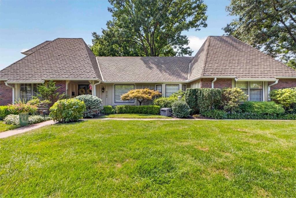 Photo 3 of Single family home for sale at 9722 Briar St, Overland Park, KS 66207 | MLS# 2639111 | Listing updated on 2026-10-01